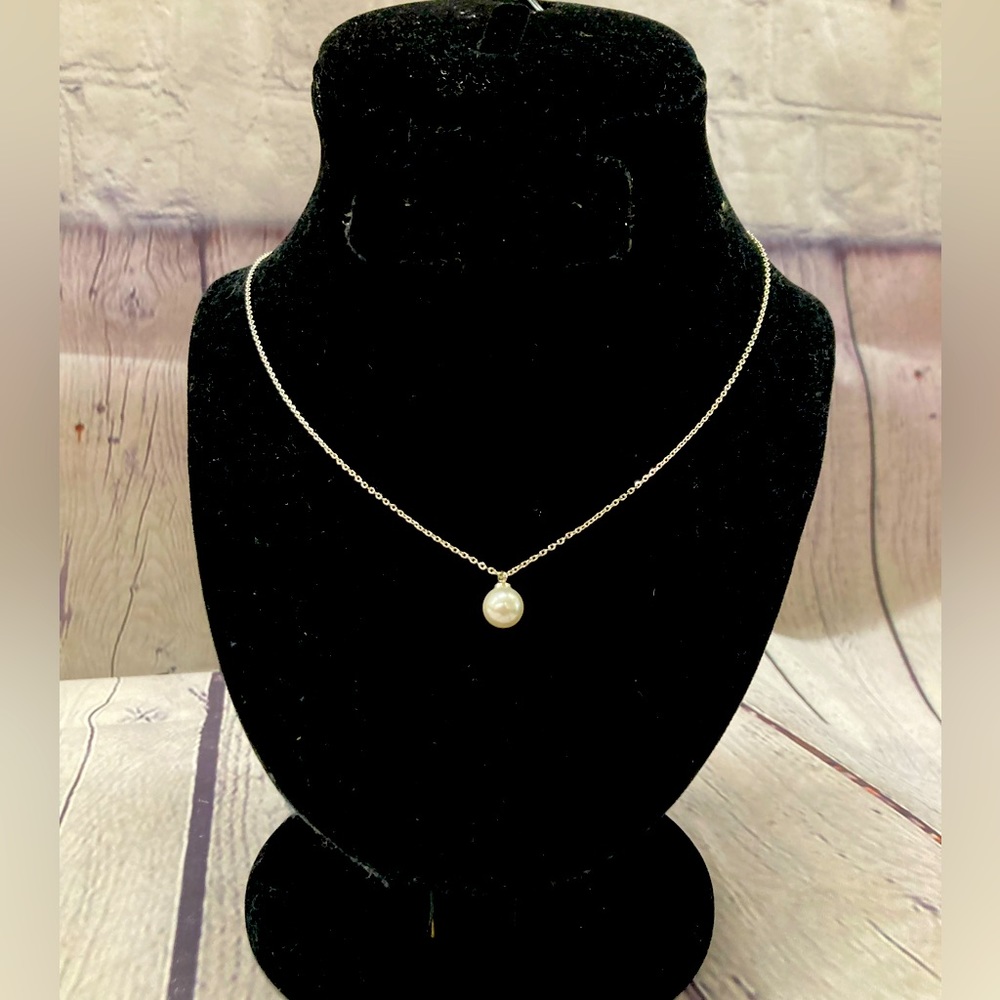 Small pearl necklace